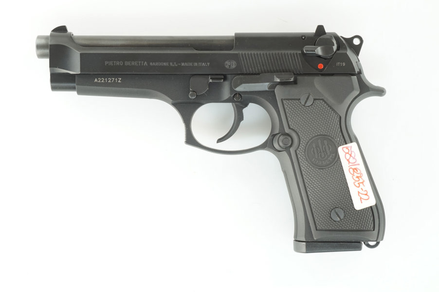 Beretta, Mod. 92FS, 9mm Luger, #A221271Z, §B (855-22)