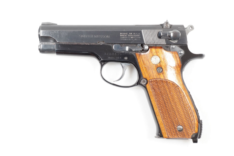 Smith & Wesson, Mod. 39-2, 9mm Luger, #A184435, §B (3952-24)