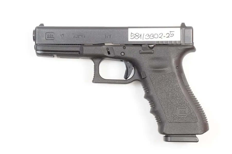 Glock, Gen3, Mod. 17, 9mm Luger, #NXL332, §B (3302-25)