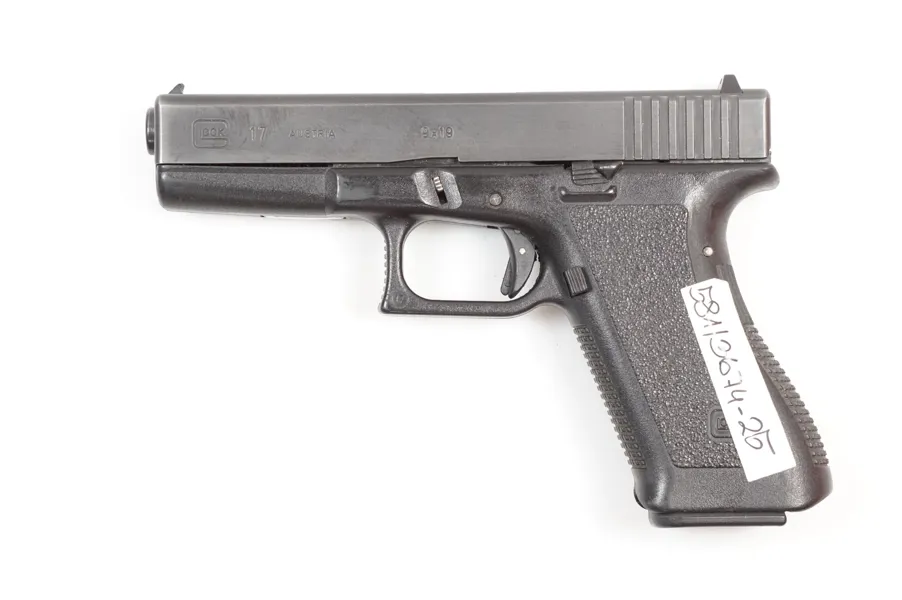 Glock, Gen2, Mod. 17, 9mm Luger, #LC051, §B (3674-25)