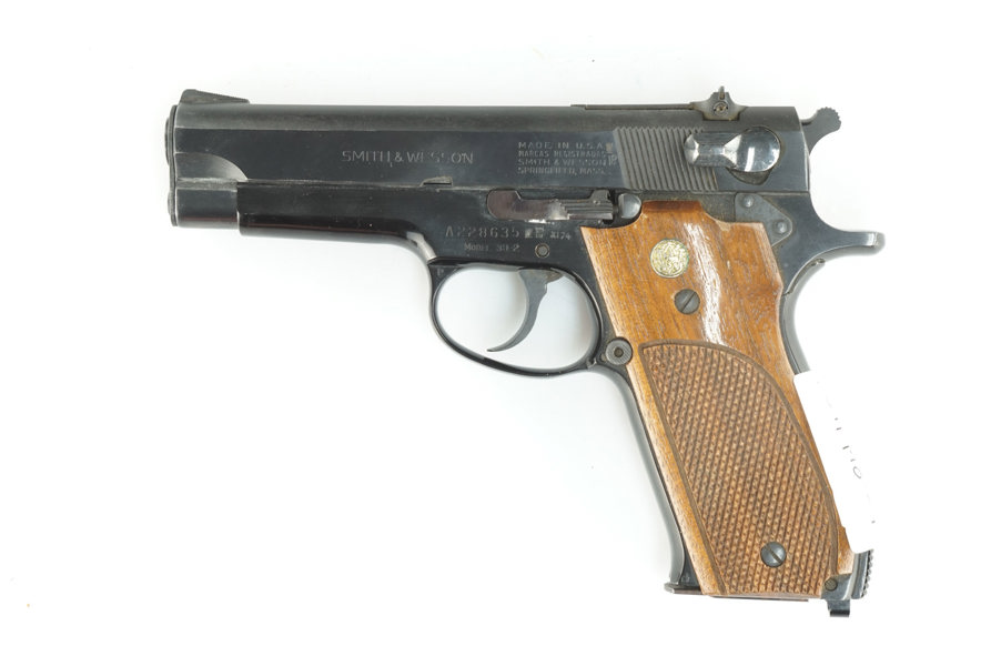 Smith & Wesson, Mod. 39-2, 9mm Luger, #A228635, §B (418-24)